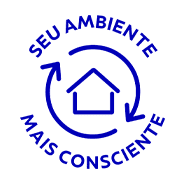 Selo circular azul com o ícone de uma casa ao centro cercada por setas de reciclagem, com o texto "Seu ambiente mais consciente".