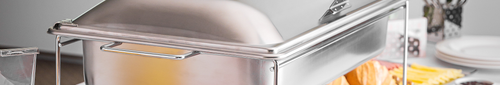 Rechaud retangular em aço inox Tramontina Hospitality com tampa basculante e estrutura de suporte para eventos e serviços de buffet.