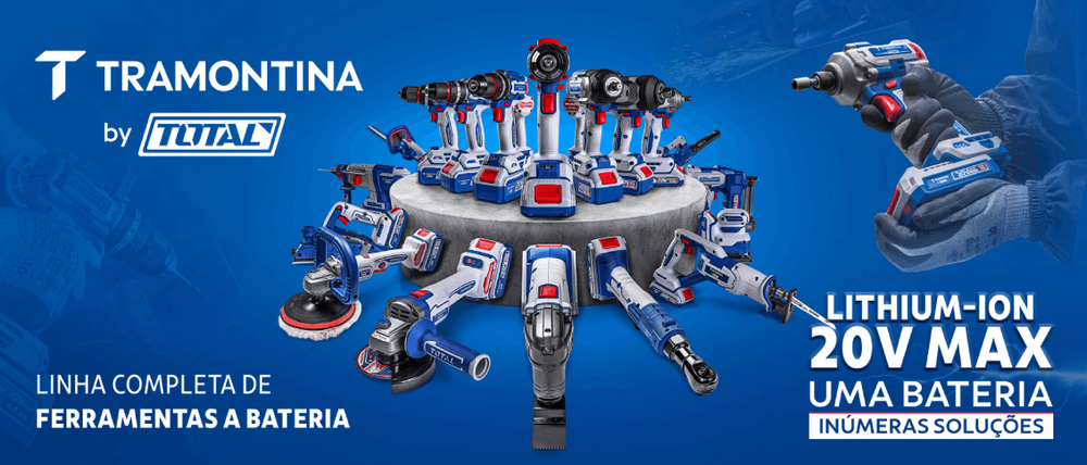 Banner publicitário da linha "Tramontina by TOTAL" sobre fundo azul. Ao centro, uma plataforma circular exibe diversas ferramentas 20V, como parafusadeiras, lixadeiras e serras. À direita, mãos com luvas seguram uma parafusadeira. Textos indicam "Linha co