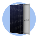 Vista frontal e traseira de um módulo de painel solar fotovoltaico da Tramontina, destacando as células solares escuras e a estrutura de alumínio sobre um fundo circular azul.
